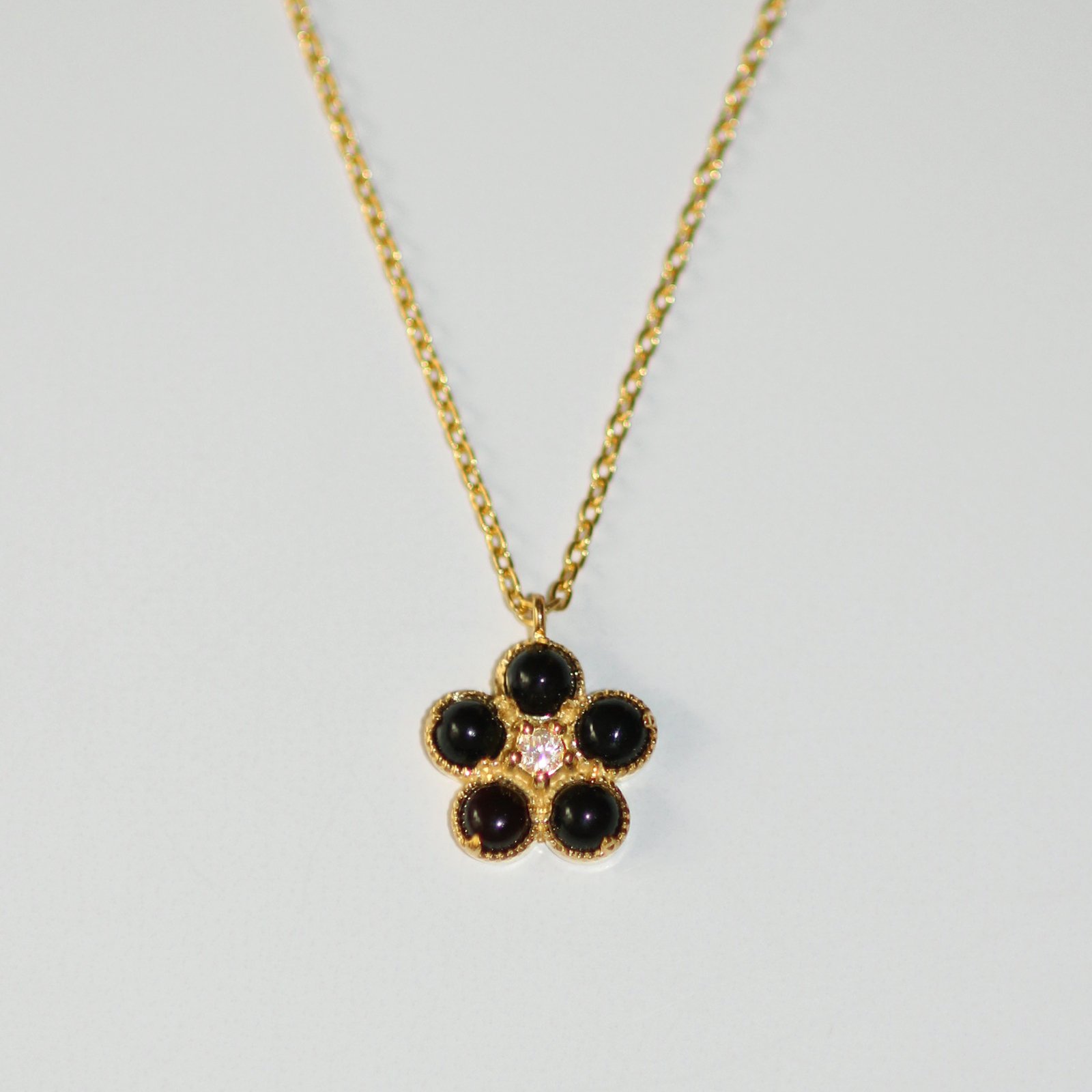 【twentyoneaugust】BLACK DAISY NECKLACE BLACK DAISY NECKLACE - TWENTYONEAUGUST | 60% - Asian Fashion